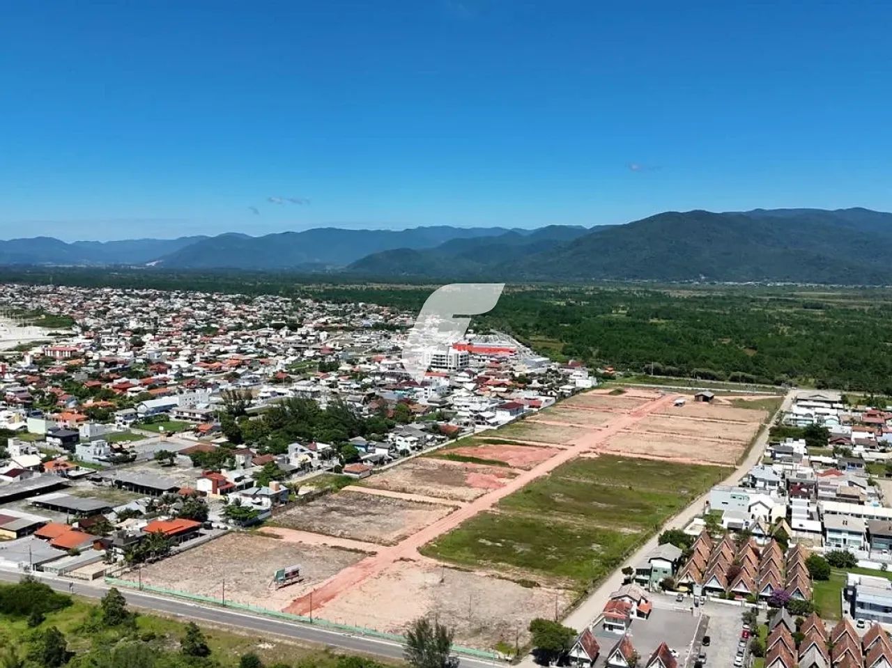 Lote 337m² em Condomínio - Loteamento do Farol