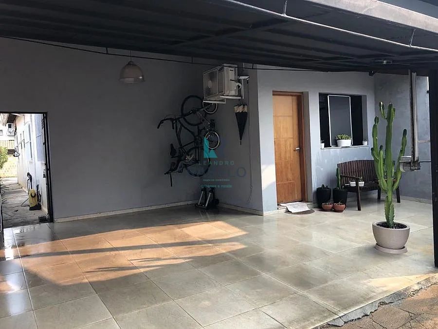 CASA GRANDE COM 3 QUARTOS COM EDÍCULA NO OLARIA LORENA-SP