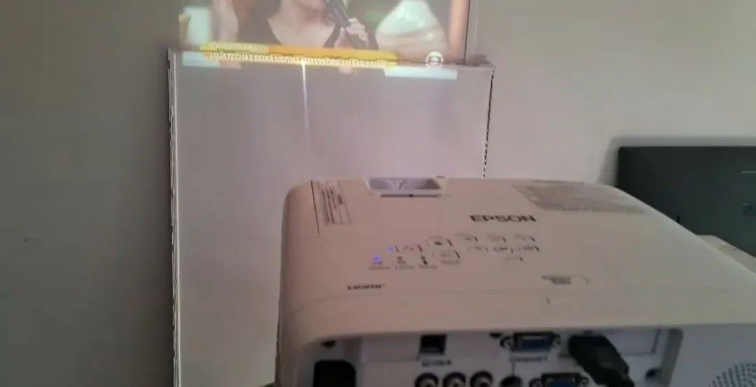 Projetor Epson E20  - Foto 5