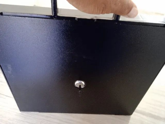 Porta cedula e moeda com tampa cofre com chave - Foto 4
