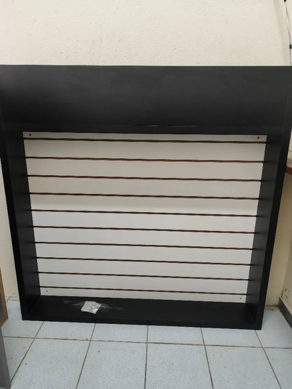 Conjunot de Painel Canaletado para Loja de Celular + Estante - Oportunidade