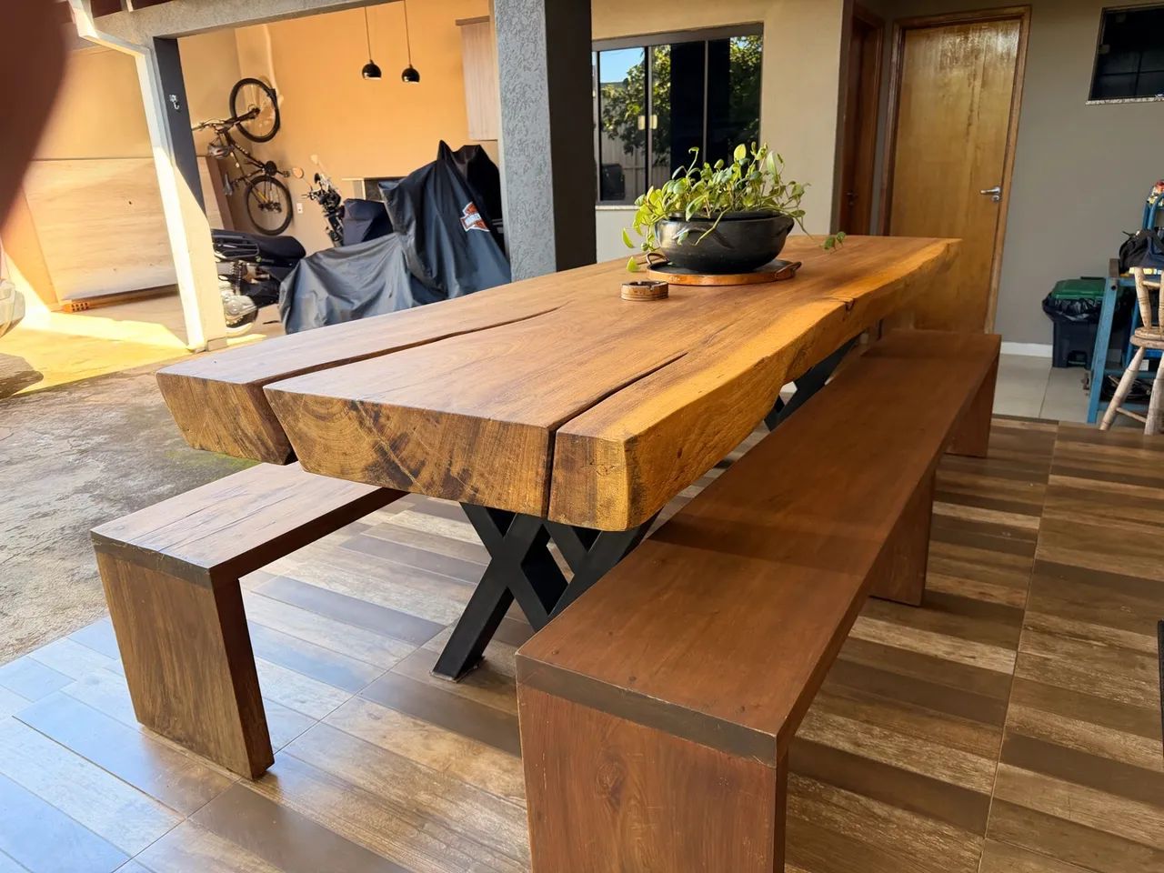 Mesa de madeira com bancos  - Foto 5