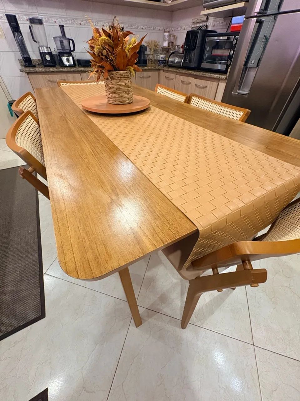 Mesa de Jantar COMPLETA com 6 cadeiras  - Foto 2