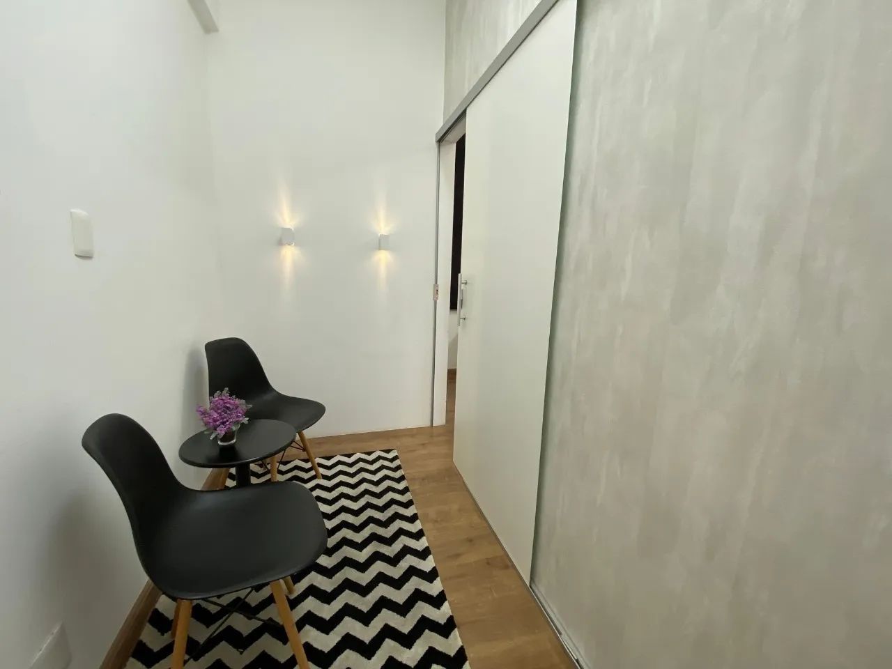 SALA MOBILIADA NA SAVASSI 44M² COM BANHEIRO - Foto 3
