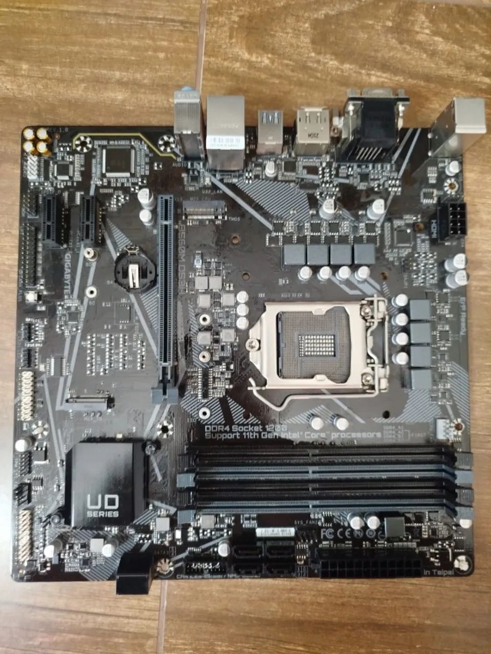 Intel Core i3 10100、GIGABYTE B560M ジャンク LEIA DESCRILÇÃO | Core i7 10700f | Core i3 10100 | Gigabyte B560M
