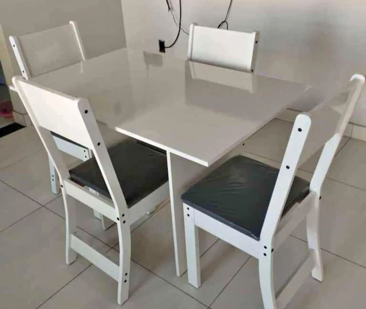 ?Conjunto Mesa de jantar Karla c/ 4 cadeiras - NOVO! - Foto 2