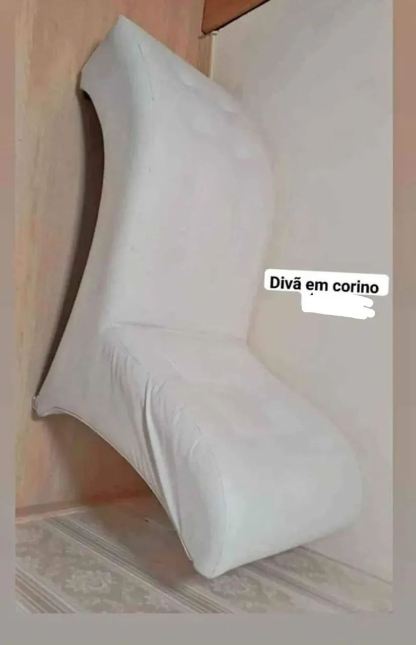 Divã em corino 