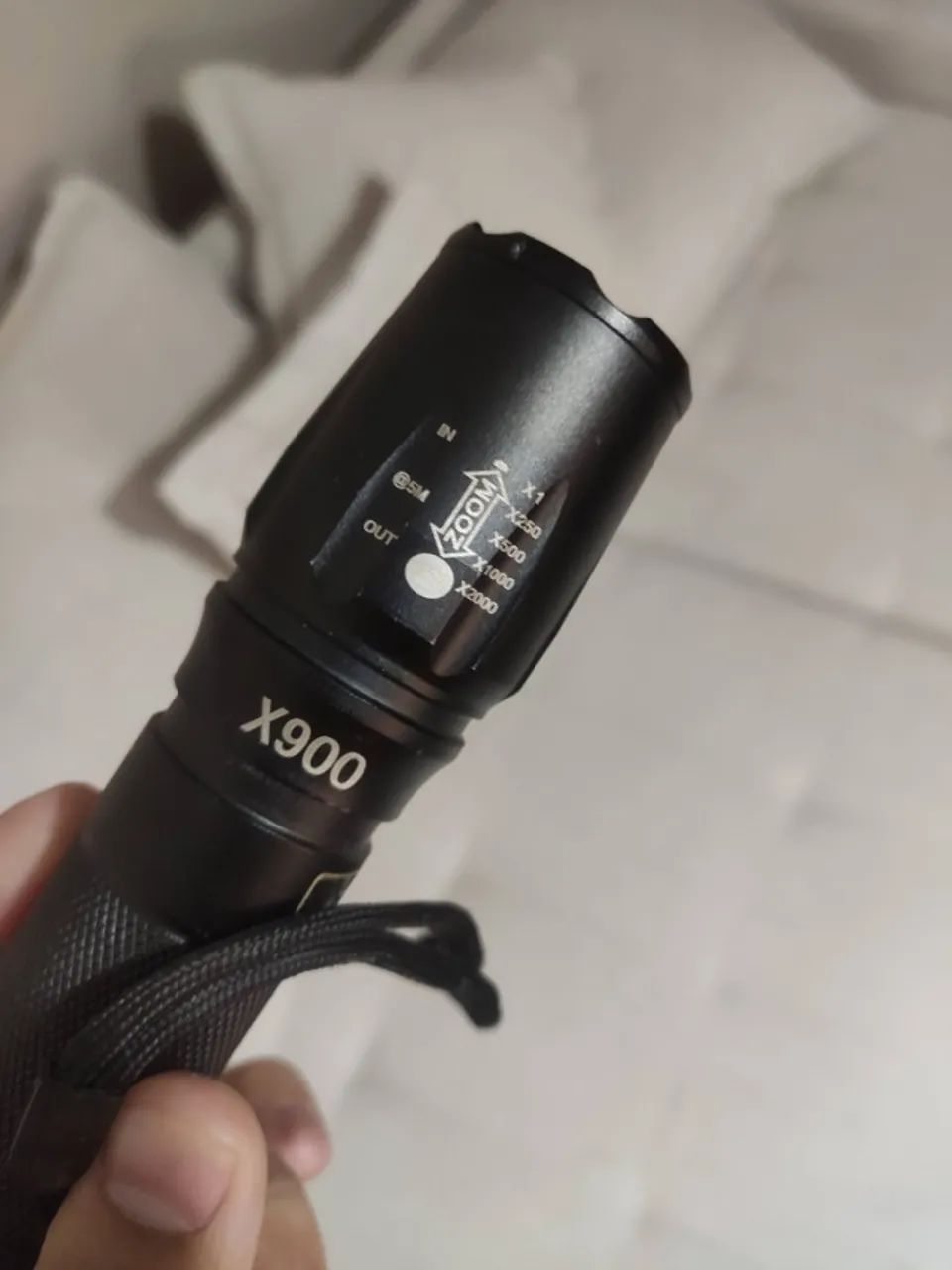 Lanterna Tática LED X900 com Zoom Ajustável e Alça de Pulso - Foto 5