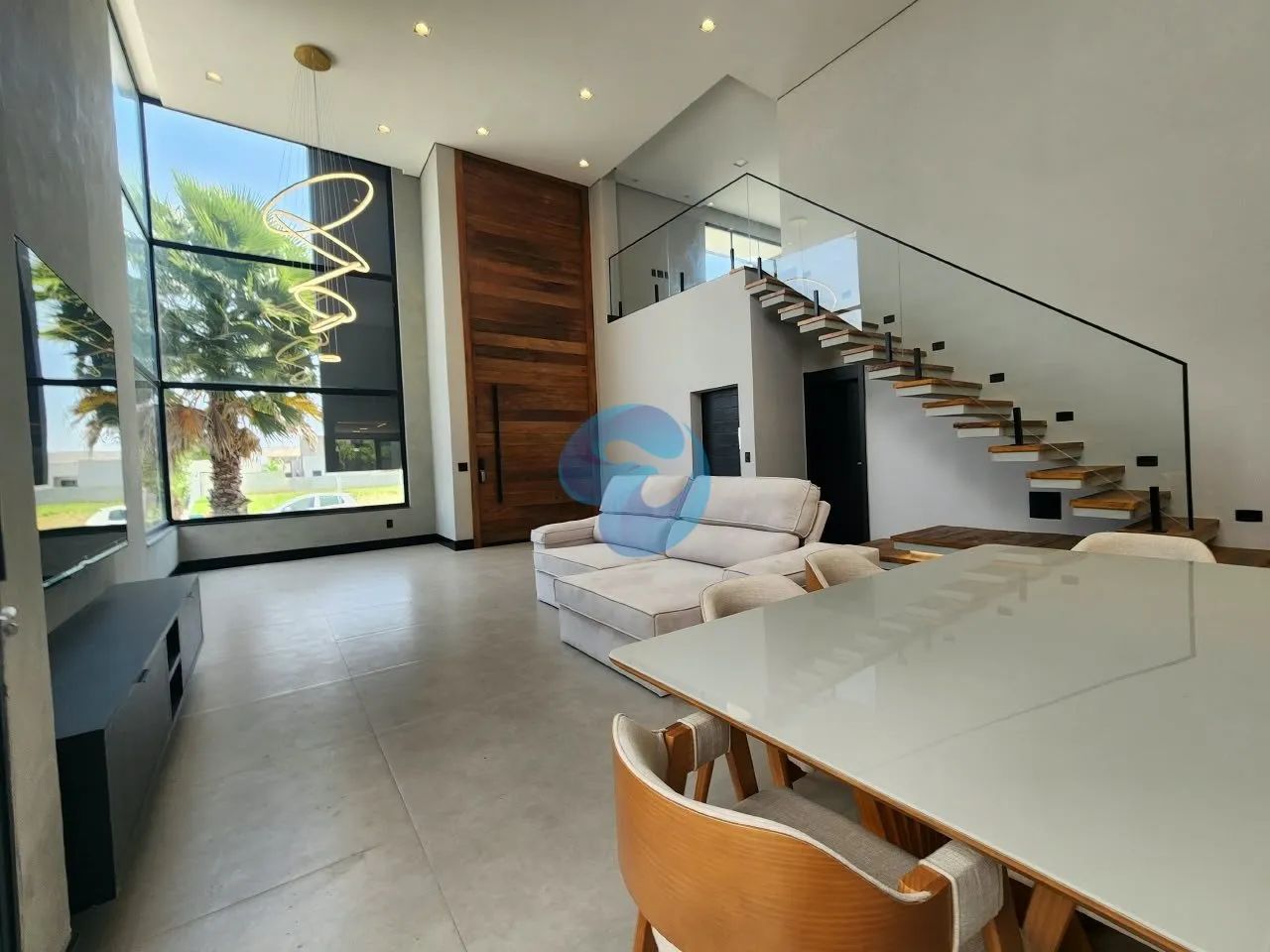 Casa Sofisticada no Alphaville 4 | 3 Suítes, Piscina de 10m e Pé-Direito de 6m