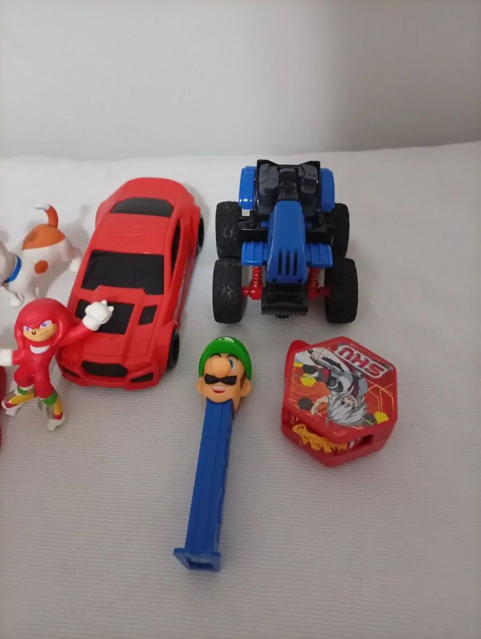 Lote Carrinhos e Bonecos - Foto 2