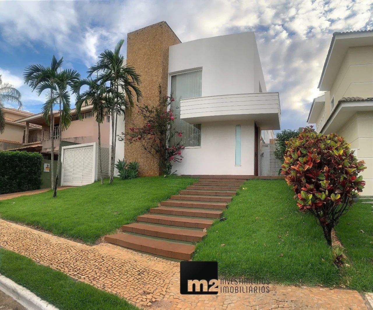 Sobrado 3 Suítes com Piscina e Energia Solar