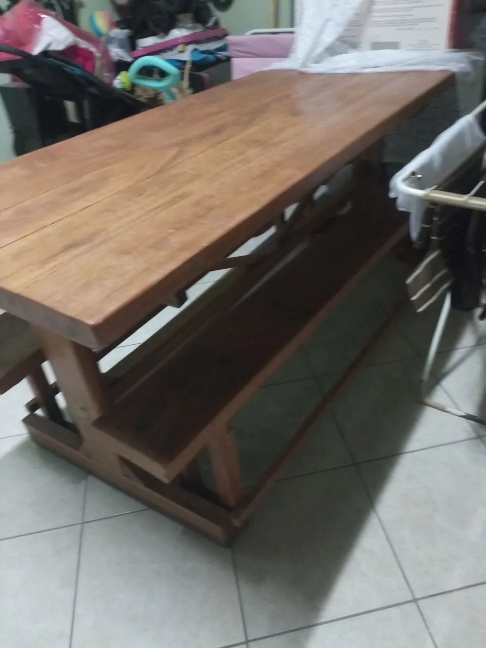 Mesa maciça 2.200x82 com 2 bancos