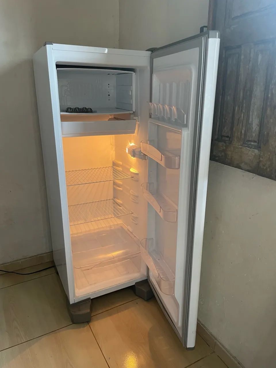 Vendo Geladeira (Esmaltec) - Foto 4
