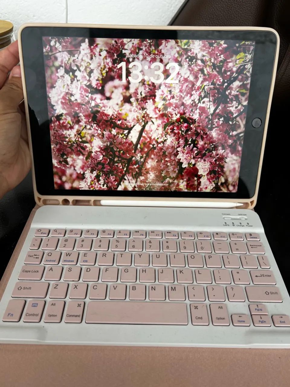 iPad Apple 7ª Geração 32GB + Teclado e Capa - 10,2?
