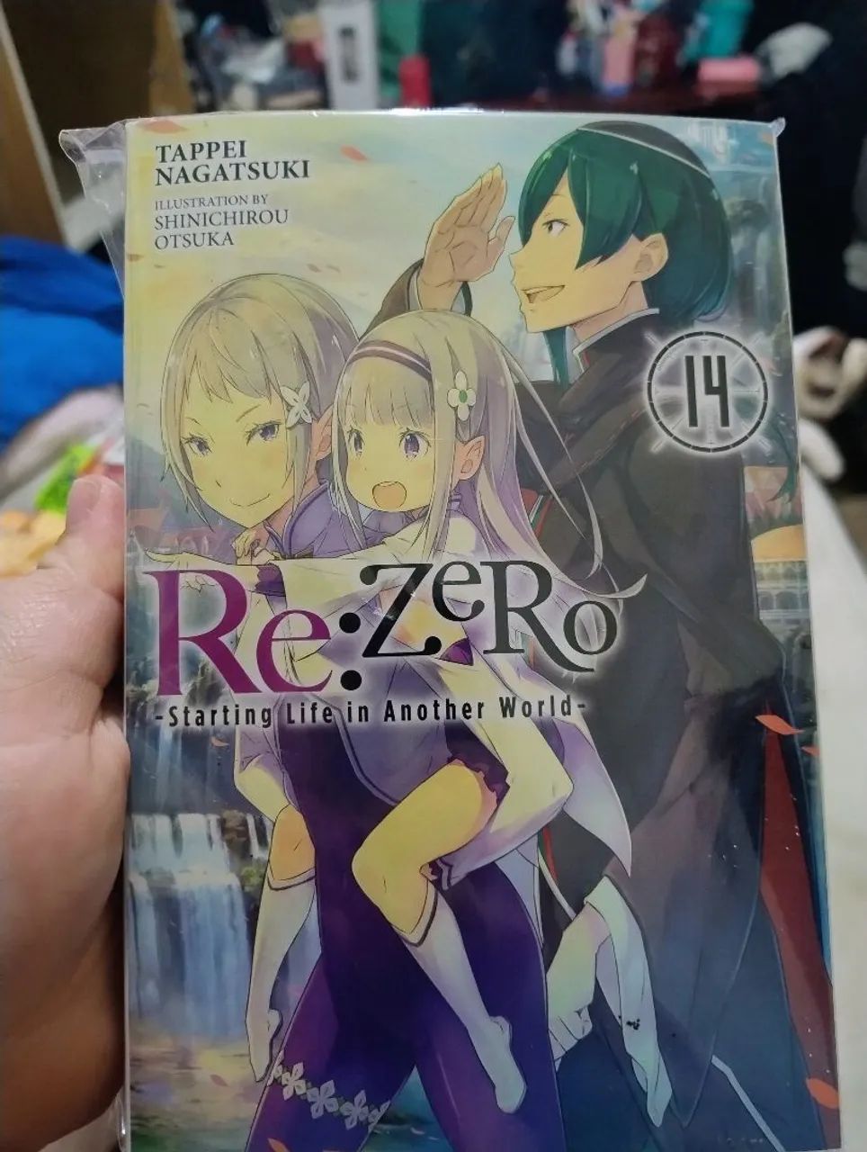 Desapego Re:Zero!!! 2 mangás e 1 livro em inglês! Vendo separado também! - Foto 4