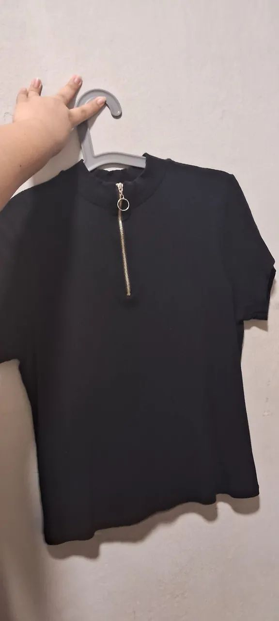 Roupas usadas mas muito bem conservadas