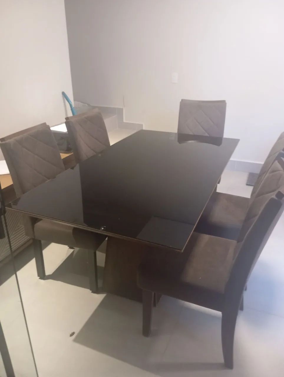 Mesa de jantar com 6 cadeiras 