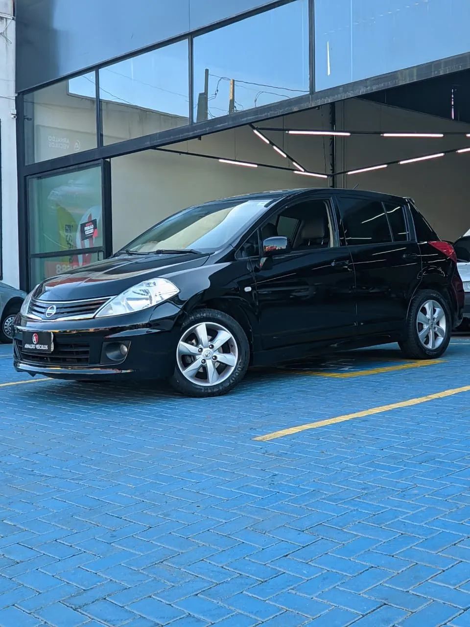 Nissan Tiida SL 1.8/1.8 Flex 16V Mec. 2013