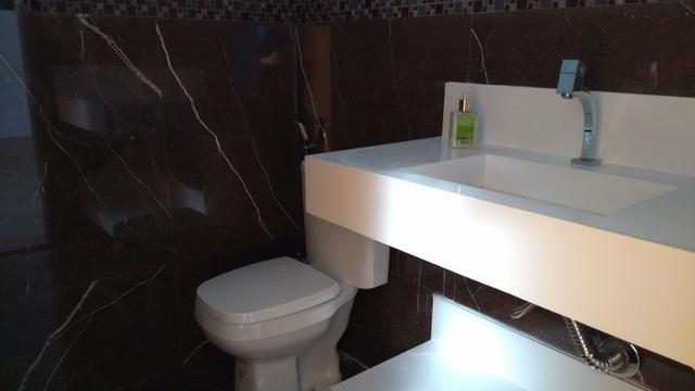 Samuel Pereira oferece: Casa 3 Suites Nova Moderna Pé Direito Duplo Piscina Churrasqueira - Foto 12