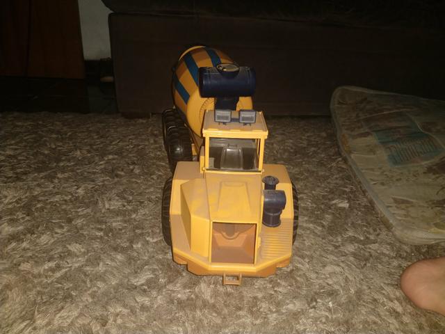 Caminhão de brinquedo - Foto 2