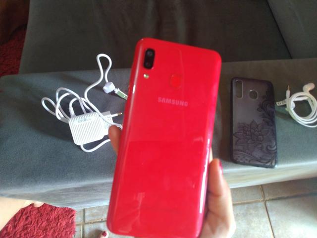 Estou vendendo esse celular A20 com 32 gb e acessórios. - Foto 3