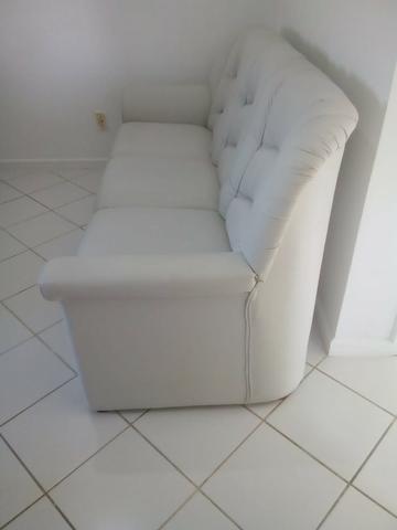 Vendo sofá 3 lugares em couro - Foto 2
