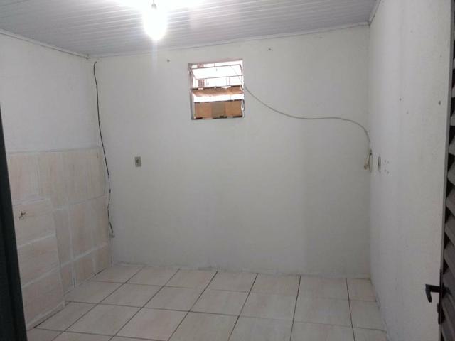 Quitinete com : 1 quarto 1 sala 1 cozinha e banheiro