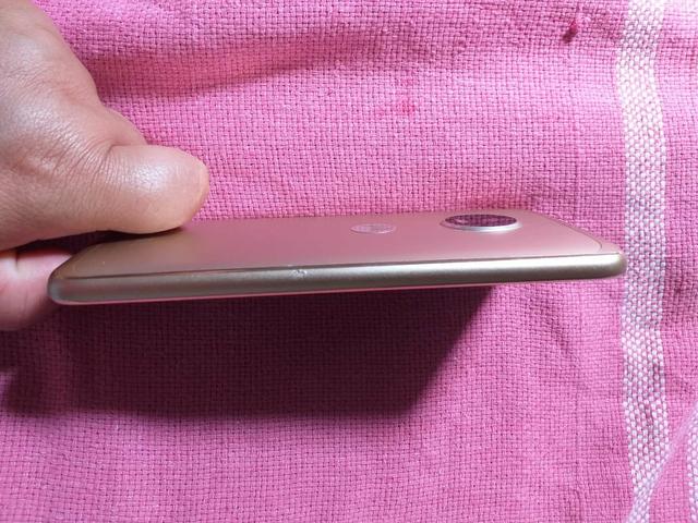 Vendo um moto G5 plus 32gb