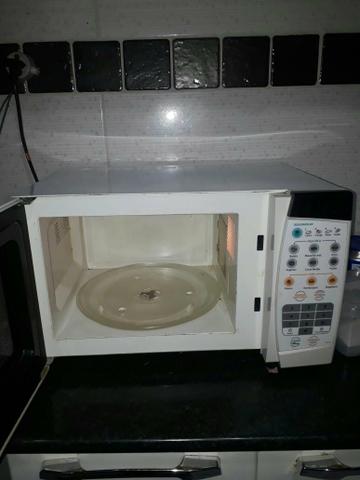 Vendo ou troco micro-ondas 20 litros - Foto 5