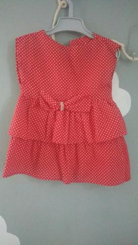 Vestido de bebê poá vermelho