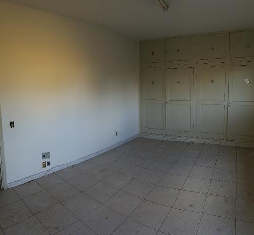 Prédio comercial com 2 blocos e amplo terreno - Foto 18