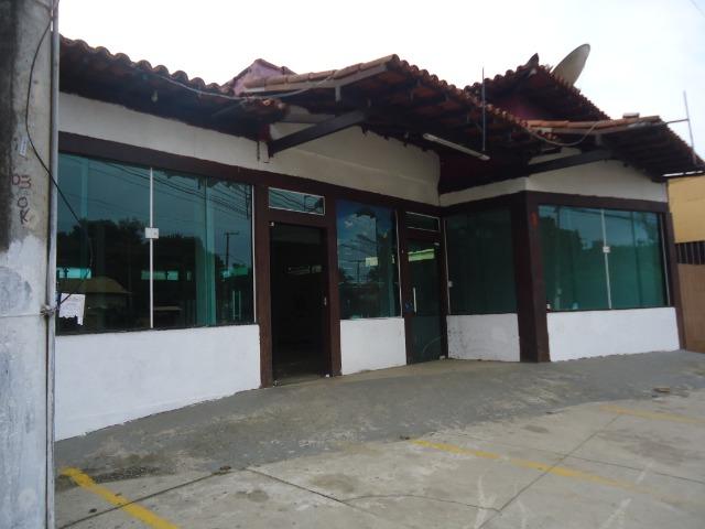 1.930 m2, com 2 Lojas, 1 Casa Grande, 1 Casa de caseiro, 2 Construções pequenas - Foto 2