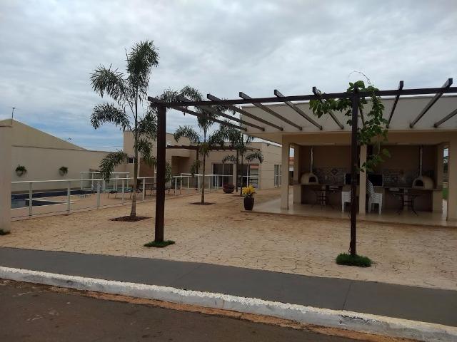 Casa com 2 quartos nas prox. Portal Shopping/ Hugool / GO 070, cond. Vida Bela