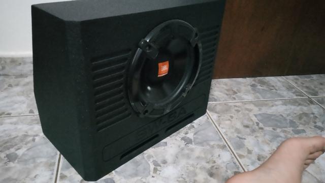 Caixa de som automotivo