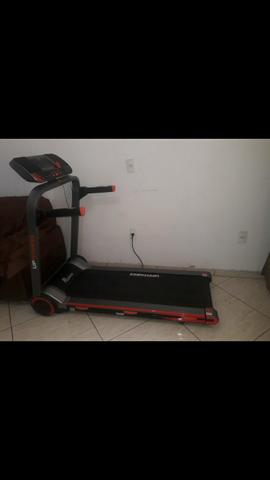 Esteira semi profissional funcionando perfeitamente suporta ate 200 kilos