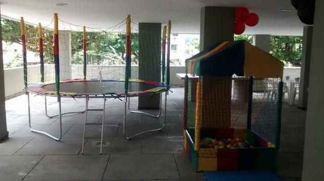Cama elástica + Casinha de bolinhas