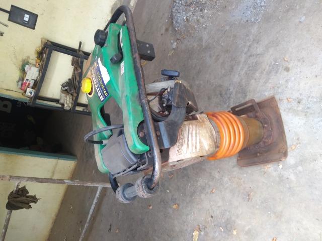 Compactador solo waker b80