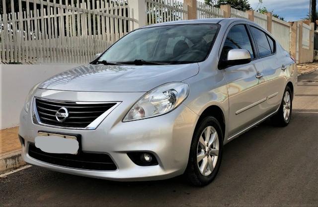 Nissan Versa 16SL Flex 4P 2013