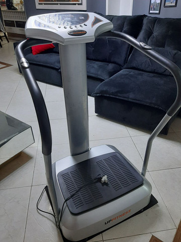 Plataforma Vibratória Up Fitness seminova - Foto 3