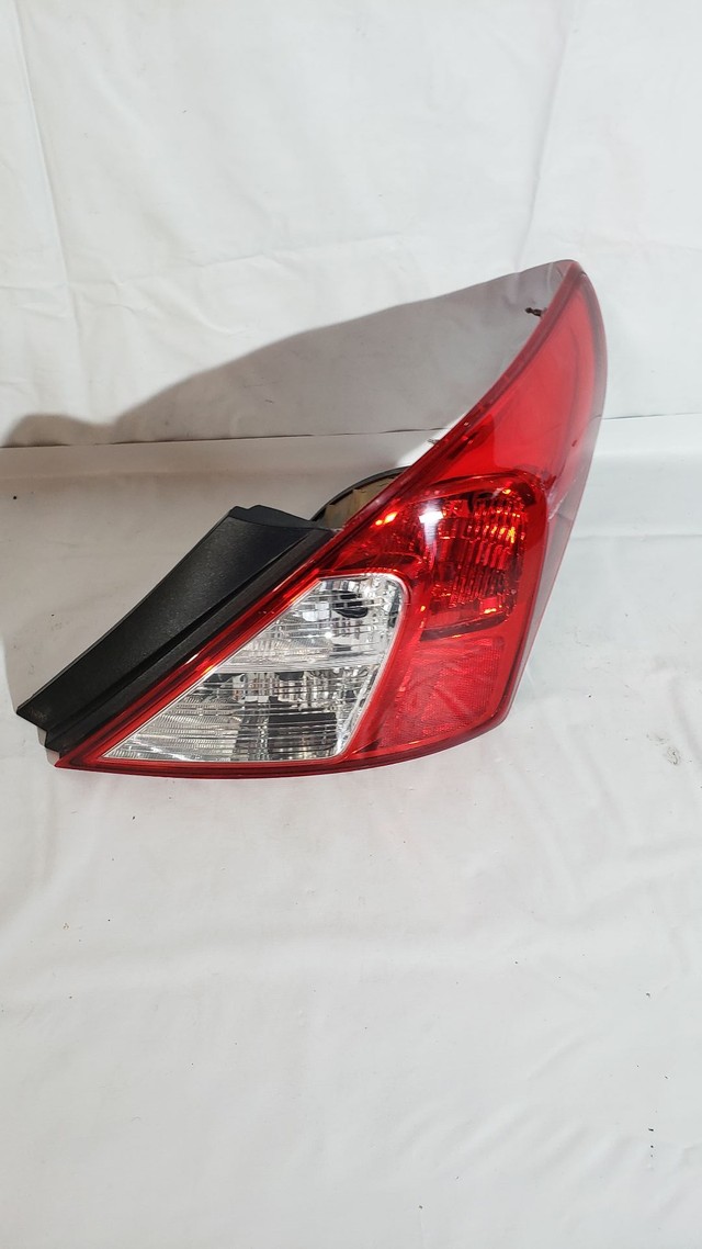 Lanterna Nissan Versa Ld Original 
