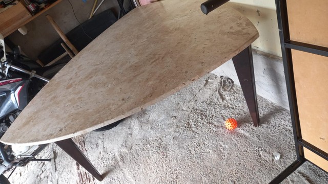 Mesa com pedra de mármore 
