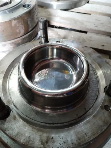 Moldes para injeção de comedouro para cães e gatos.