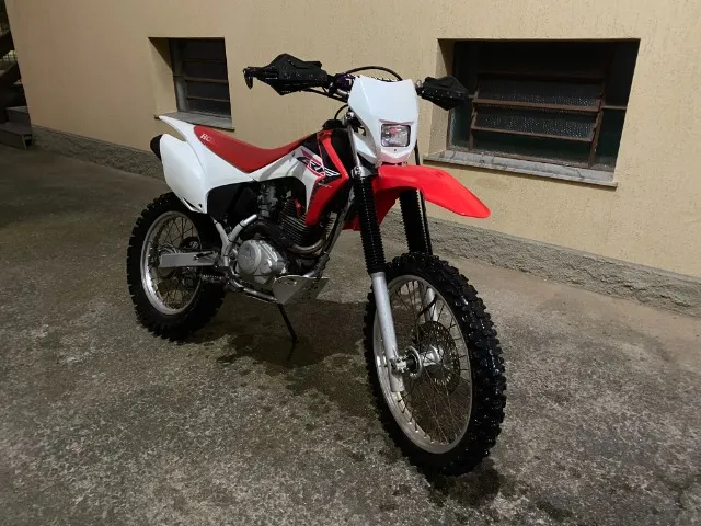 Vendo moto de trilha 10x sem juros - Esportes e ginástica - Cajuru