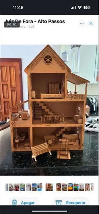 Casinha de Boneca de Madeira