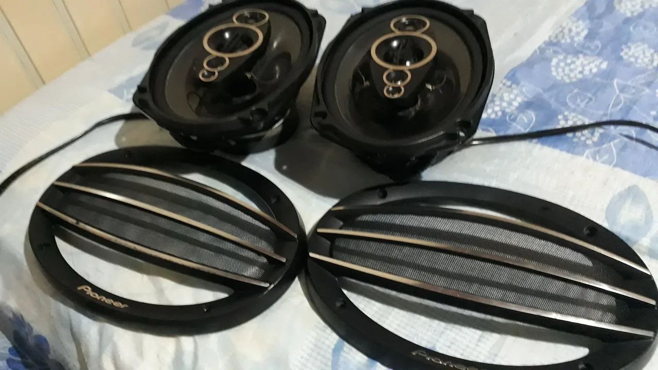 Alto falantes 6x9 Pioneer TS-A6994S 600 Watts cada um. 