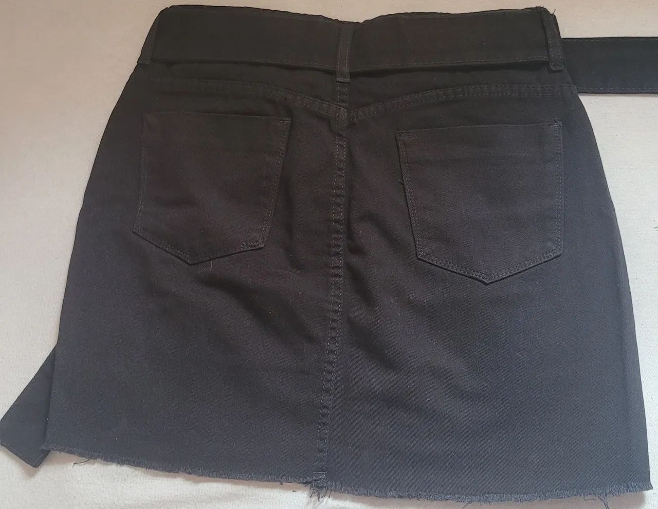 Saia Jeans Preta com Cinto - Tamanho 36 - Foto 2
