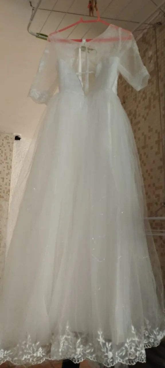 Vestido de noiva elegante e romântico
