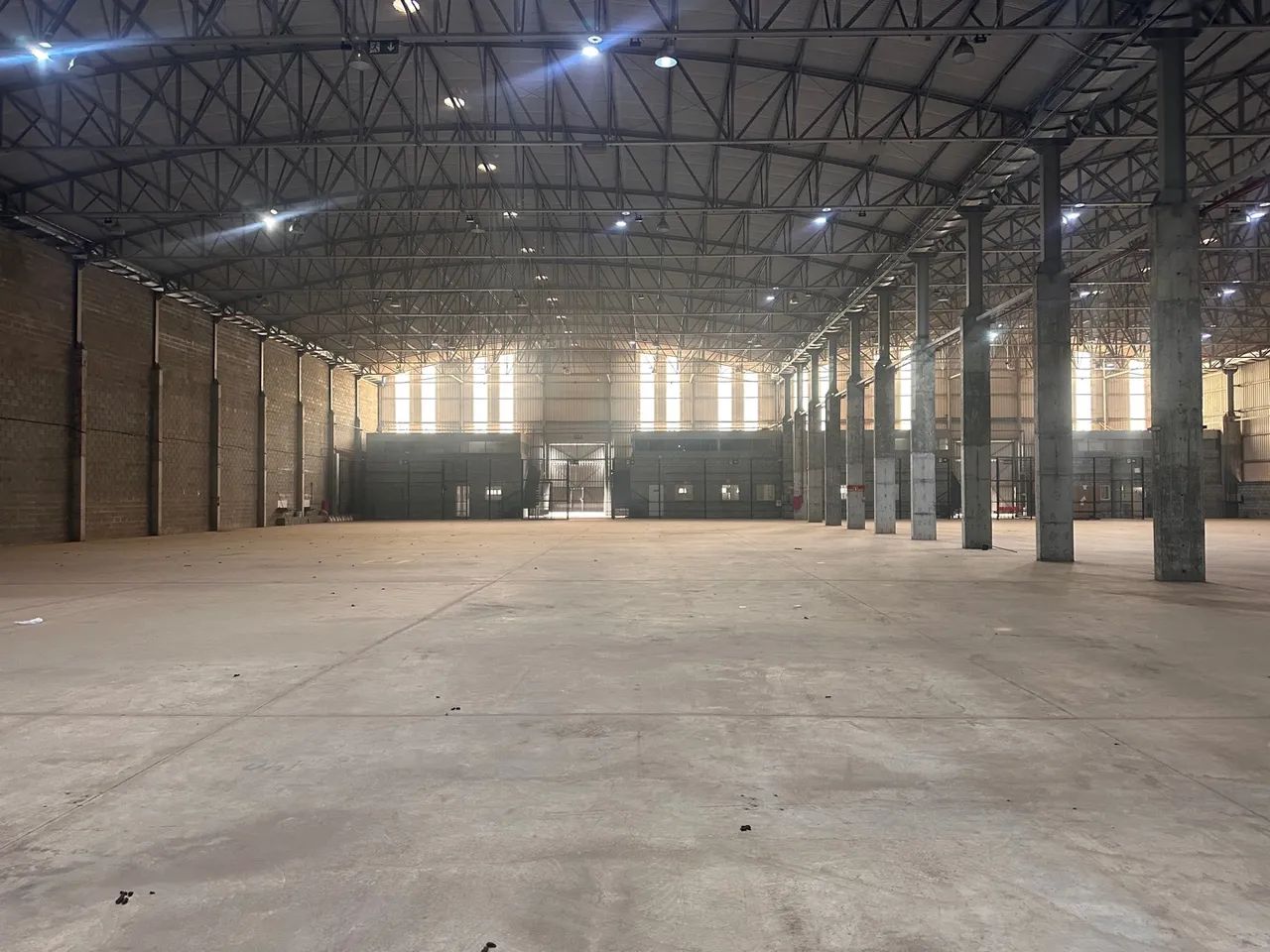 Galpão 600m2  900m2  1.500m2  1.800m2  2.000m2 - Foto 11