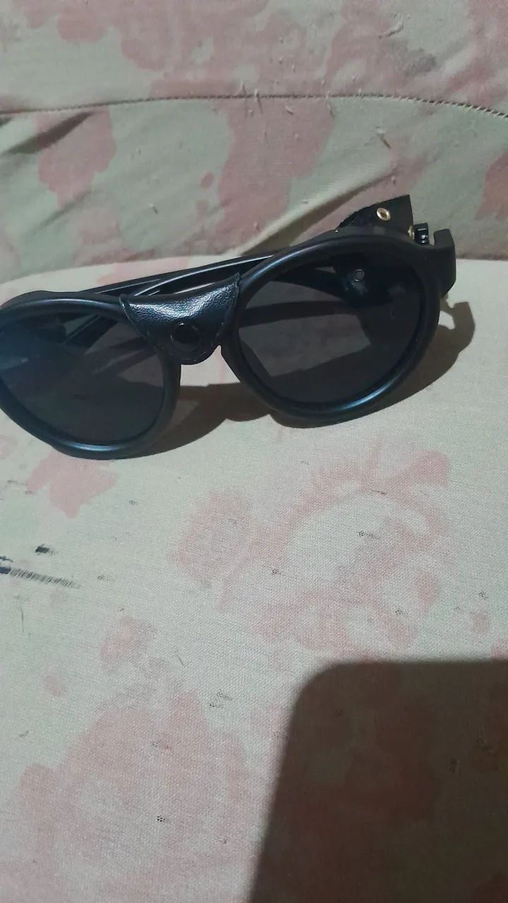 Óculos de sol estilo alok 80 reais 