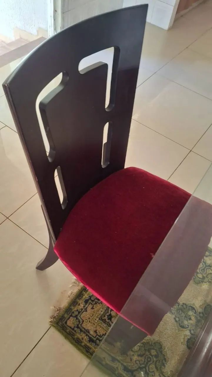 MESA DE MADEIRA 2,20CM COM 6 CADEIRAS SEMI-NOVA - Foto 4